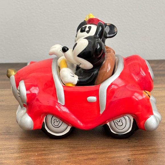 Walt DISNEY Salt & Pepper Shakers Magnetic MICKEY & MINNIE MOUSE Retro Red CAR 3 - Picture 7 of 15